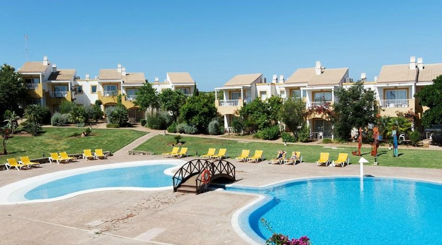 Nuestros jardines y piscina