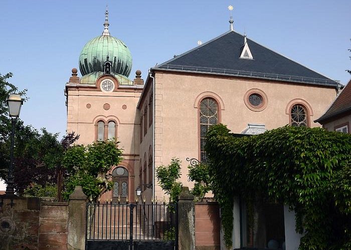 Outside view of Ingwiller Synagogue