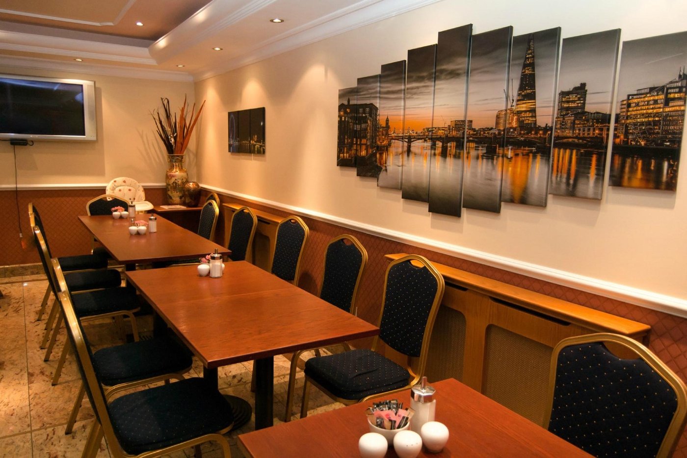 Days Inn by Wyndham London Hyde Park Restaurant: Pictures & Reviews ...