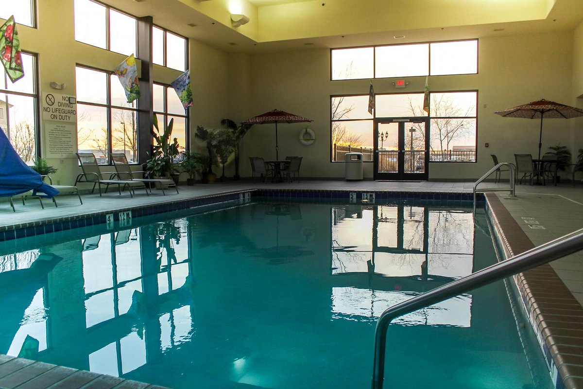 Hampton Inn and Suites Springfield Downtown indoor pool