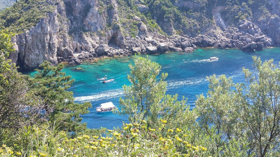 Palaiokastritsa boats for caves