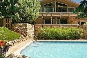Pool & Beach