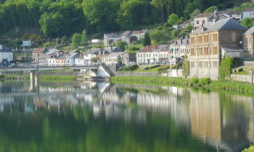 La pace del paese specchiata nel Fiume "La Meuse"