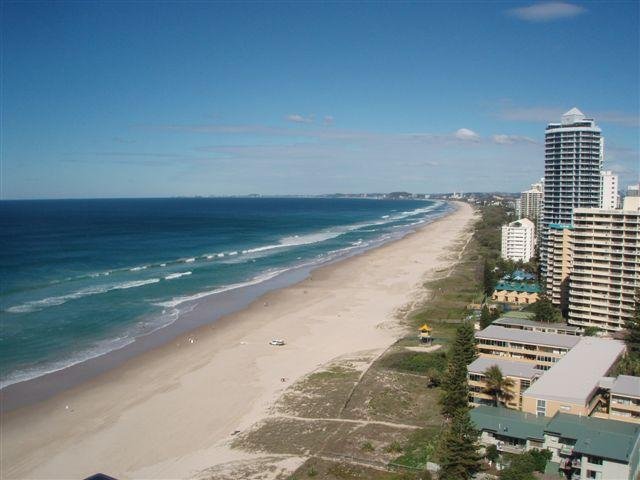 Surfers Paradise Hotel site in 1970 and 2021 : r/GoldCoast