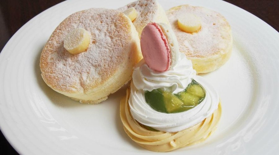 2014年5月29日～9月30日まで販売。ニューオータニオリジナルパンケーキ “メロンジュレ”添え