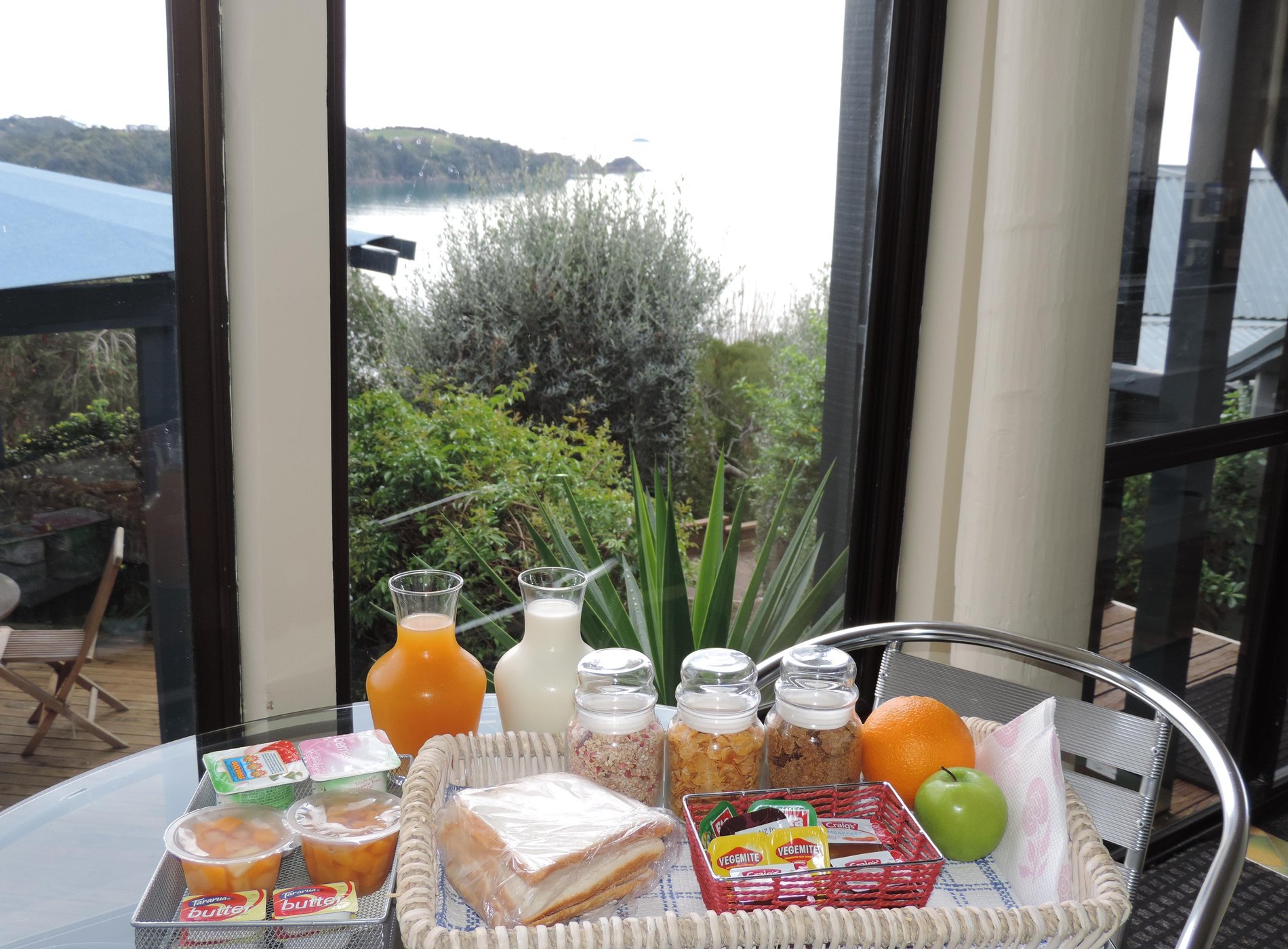 Tawa Lodge Waiheke Island by null