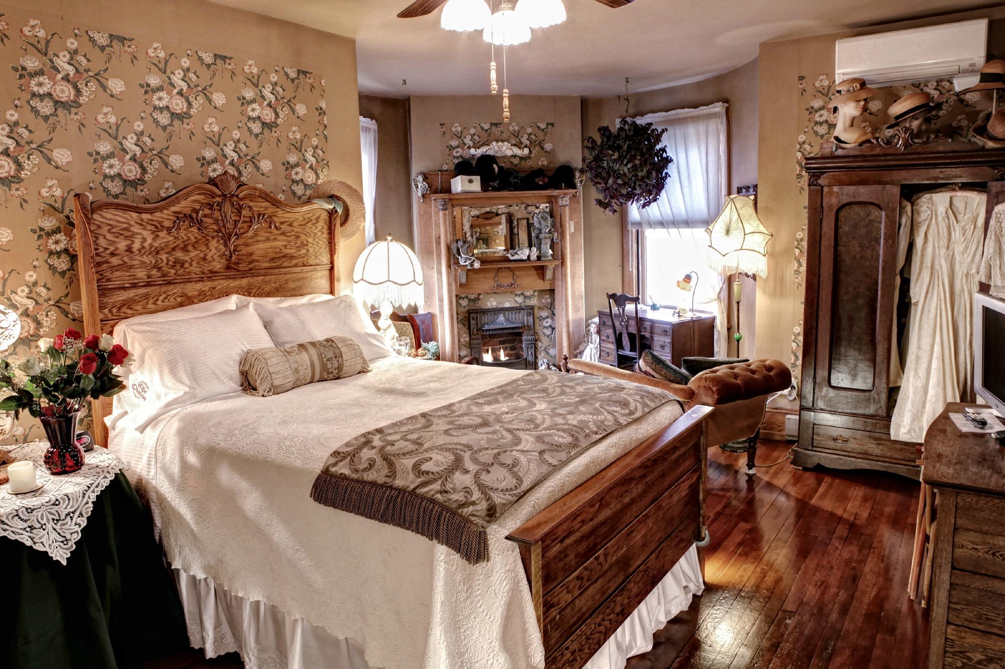 THE QUEEN - A VICTORIAN BED AND BREAKFAST - Updated 2024 Prices & B&B ...