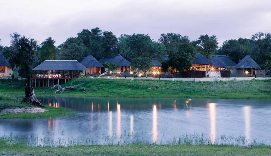 Arathusa Safari Lodge flanking a massive waterhole