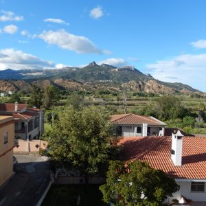 Blick von der Dachterrasse auf Baunei