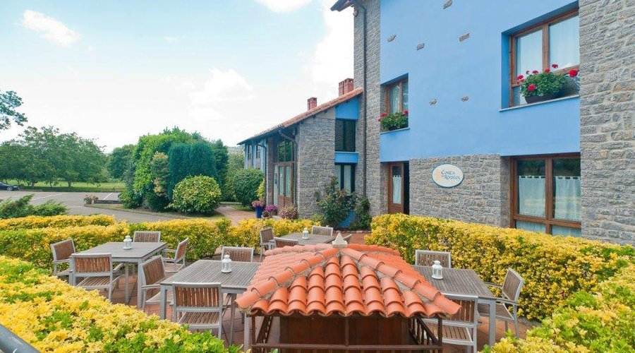 Terraza exterior hotel