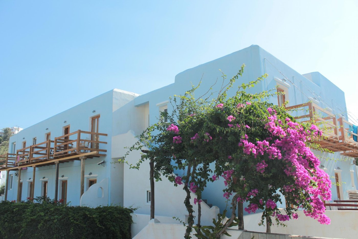 hotel psarou beach