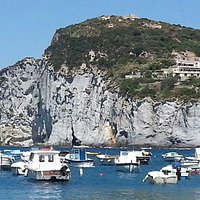 La vista da Cala Feola verso le Piscine Naturali