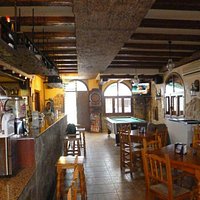 un bar acogedor
