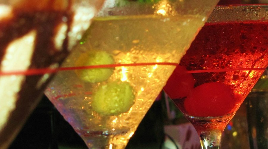 MARTINIS ( COSMO , DIRTY , CHOCOLATE !!! )