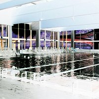 Das große Schwimmbecken.