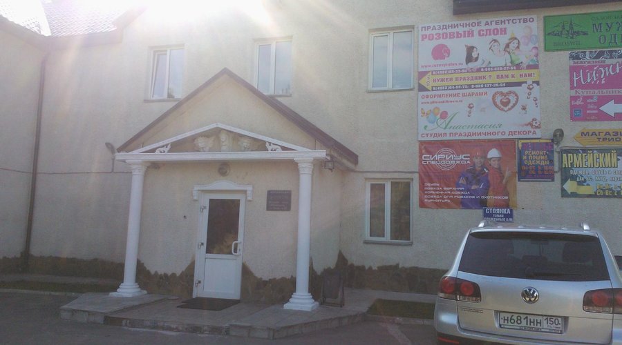 Вход в гостиницу