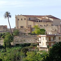 Il Castello di Bauso visto dalla Collina retrostante.