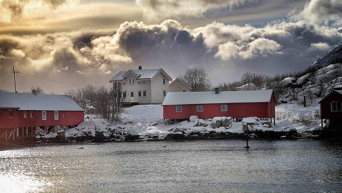 Midnight Sun in Lofoten - Best places to see — Hattvika Lodge