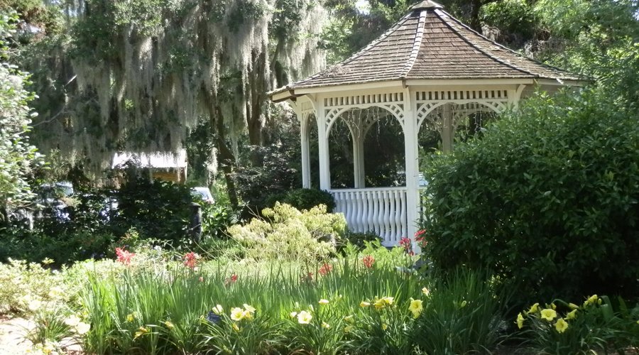 Spring in the cottage garden