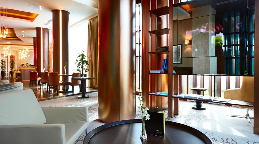 Lobby bar