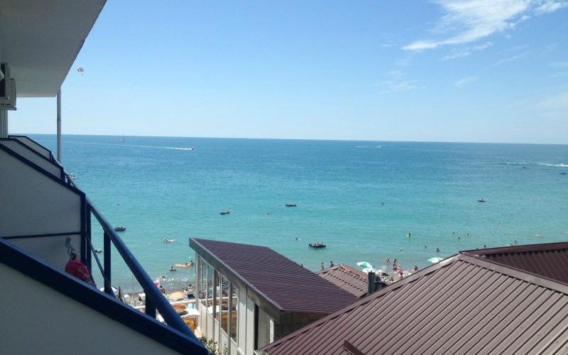Вид с балкона на море