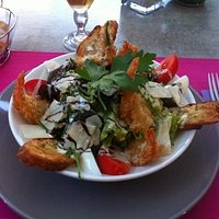 salade césar aux crevettes croustillantes