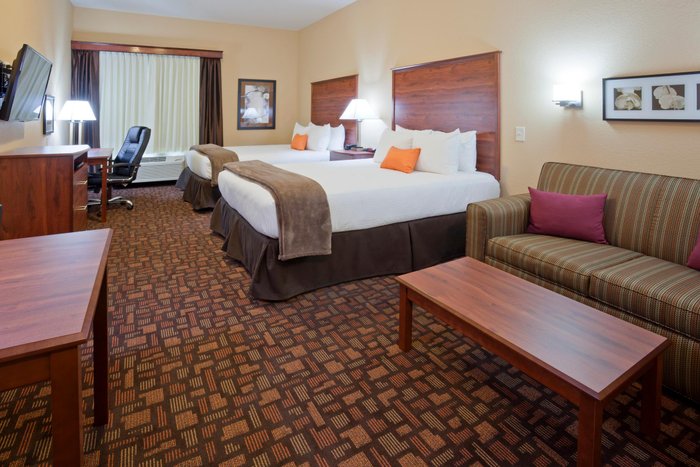 Grand Forks Lodge & Suites Rooms: Pictures & Reviews - Tripadvisor