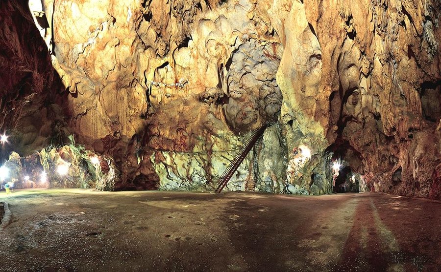Mo Luong Cave - Caving Tour