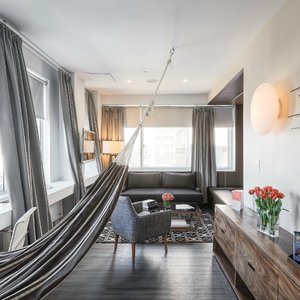 new york city hotels near subway stations