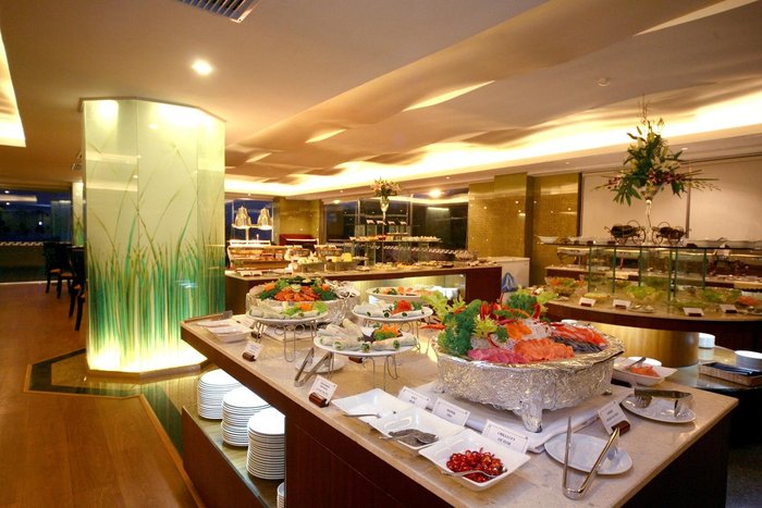 Halong Plaza Hotel Bar or Lounge: Pictures & Reviews - Tripadvisor