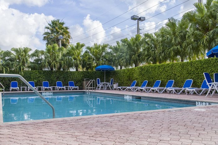 Comfort Suites Miami - Kendall Pool: Pictures & Reviews - Tripadvisor