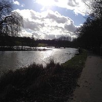 A nice walk around the brown lake ^^