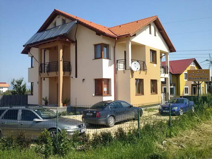 PENSIUNEA QUEEN MARY - Prices & Guest house Reviews (Sanpetru, Romania)