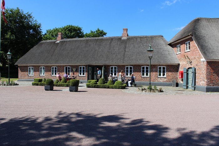 Henne Kirkeby Kro image 2 - Full view