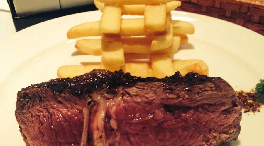A succulent ojo de Bife (Rib Eye) paired with delicious hand-cut french fries.