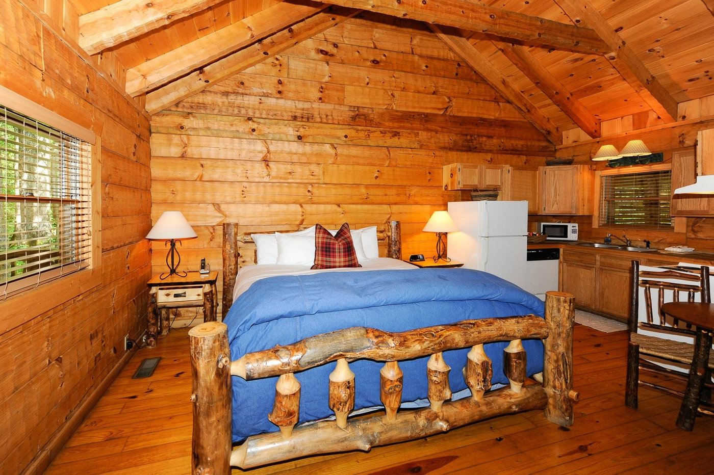 DANCING BEAR LODGE - Updated 2024 Reviews, Photos & Prices