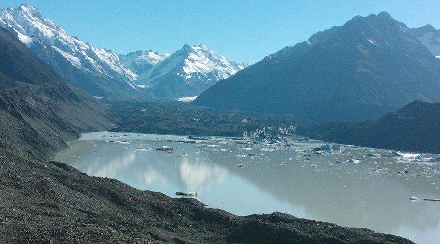 Tasman lake and icebergs 1hr from motel