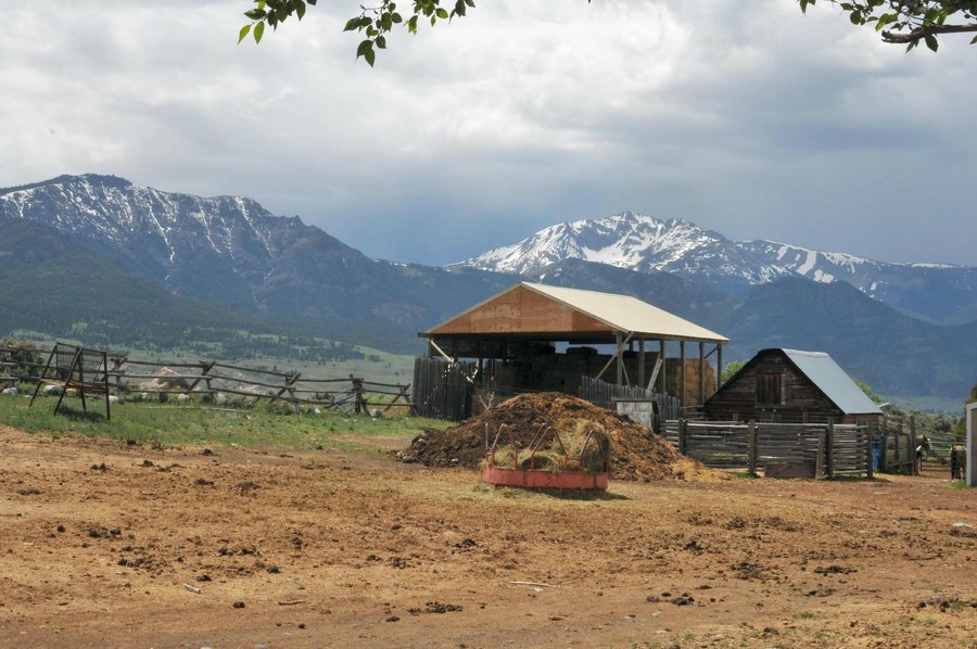 NORTH YELLOWSTONE GUEST CABINS - Prices & Campground ...