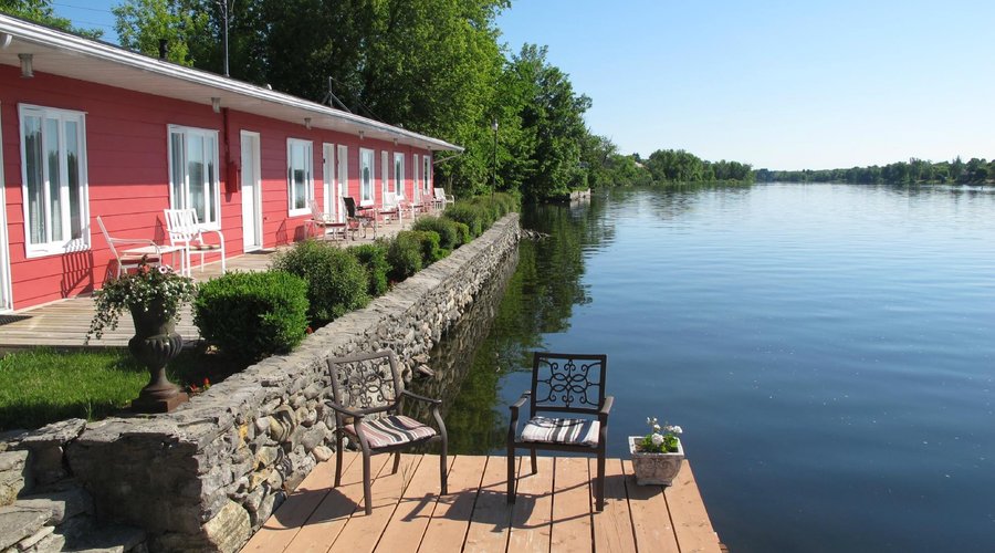 There was this extra little deck with nicer chairs than the ones in front of each room