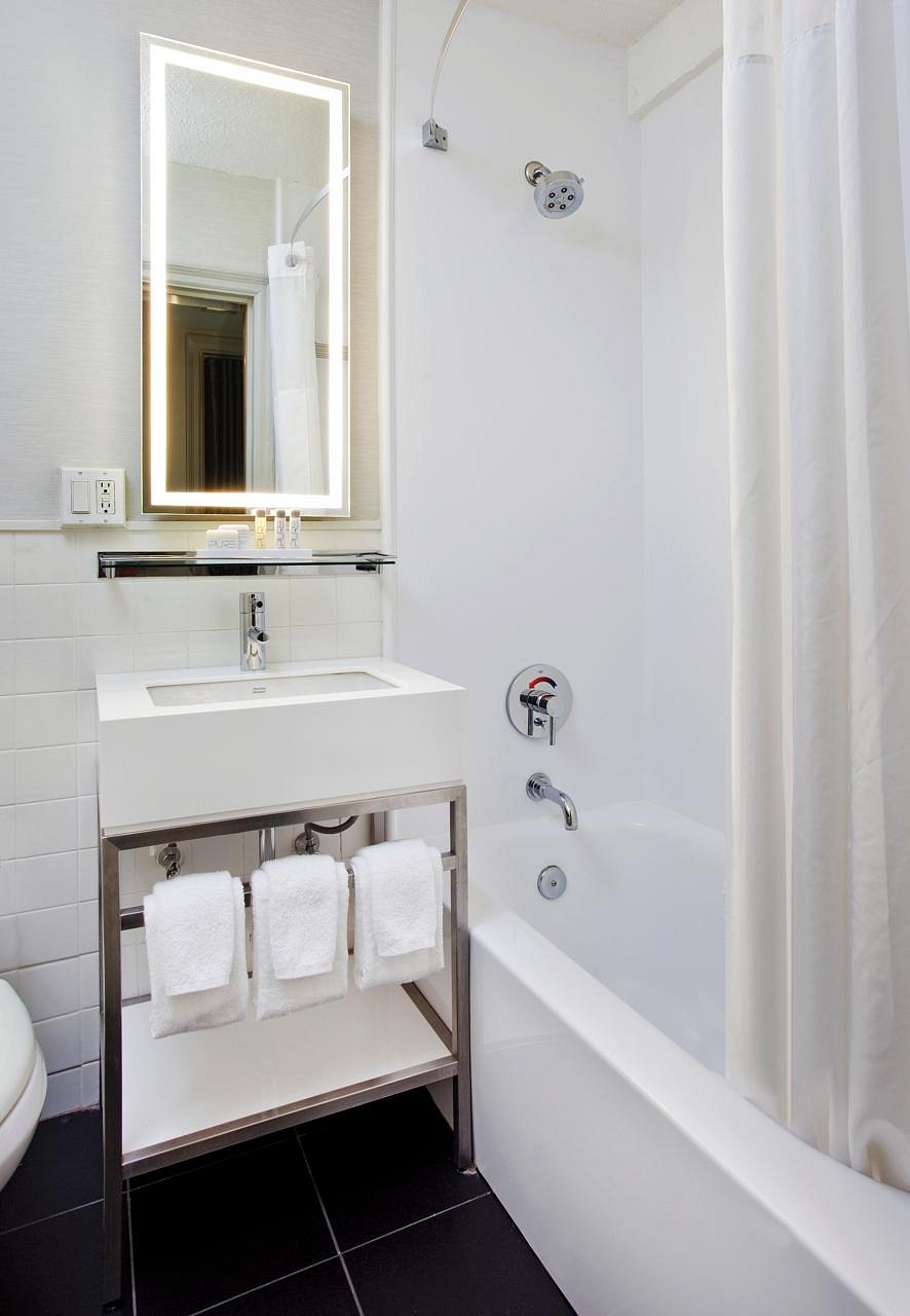 Petite chambre new-yorkaise - Picture of Row NYC Hotel, New York City -  Tripadvisor
