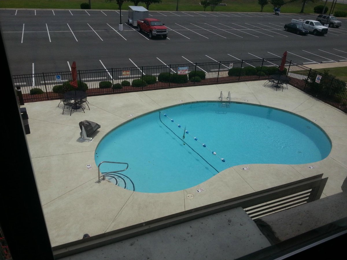 Bridgepointe Hotel and Marina Pool: Pictures & Reviews - Tripadvisor