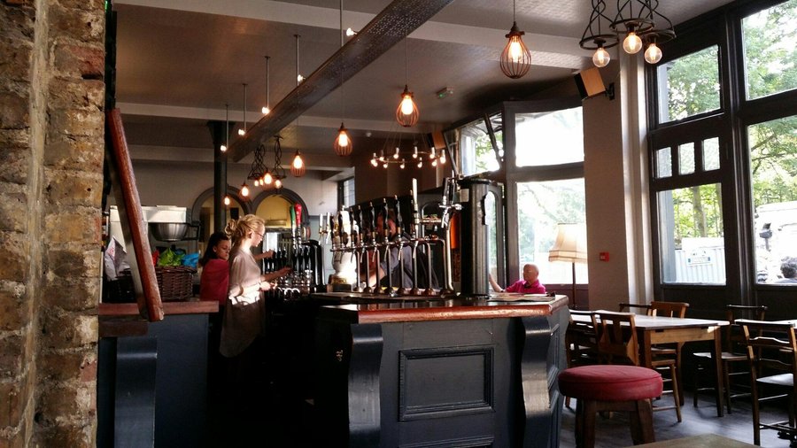 THE CROWN &amp; ANCHOR, London - Restaurant Reviews, Photos &amp; Phone 