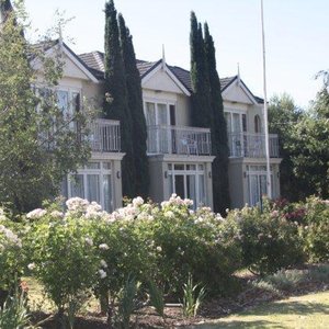 Appartment 2BDR. 1 Queen,3 Singles,Kitchen,42"LCD TV&32", Foxtel, WiFi,Laundry, Dinning/Lounge.,