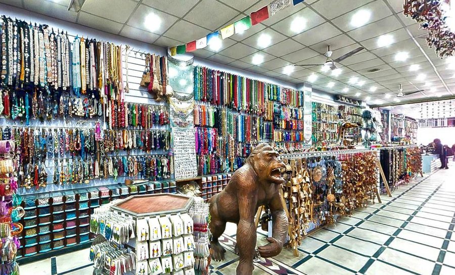 Souvenir Artificial Jewelry Shop Adjoin