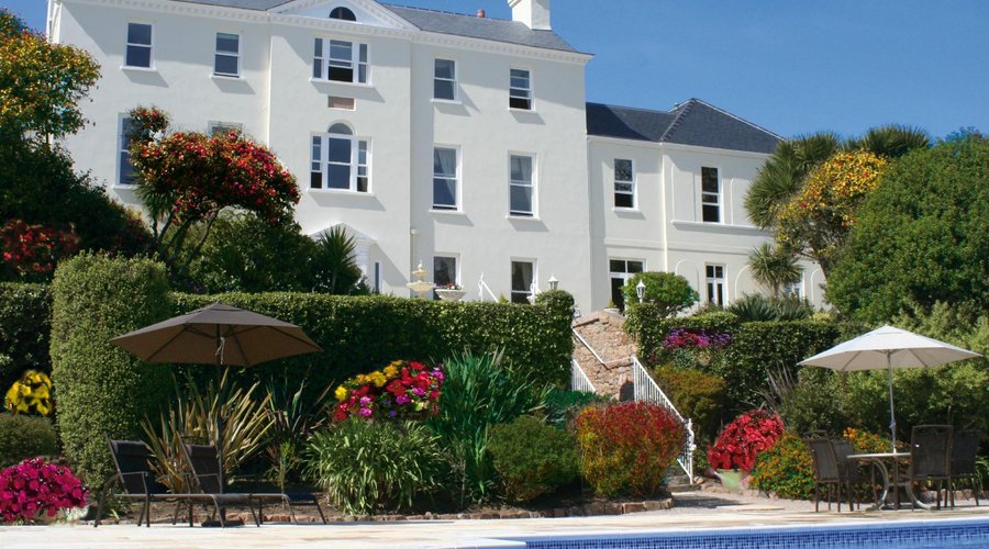 La Haule Manor