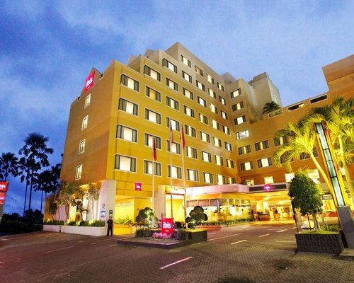 Parking - Review of Aveta Hotel Malioboro, Yogyakarta - Tripadvisor