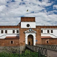 Надвратный корпус замка князей Острожских