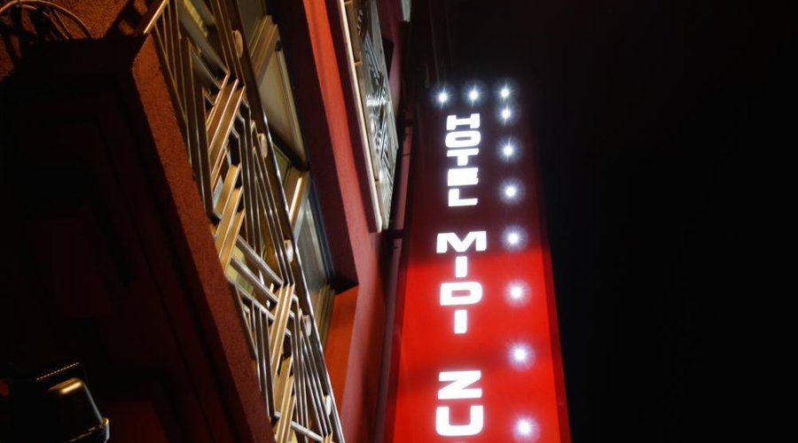 La façade by Night