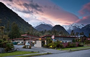 58 On Cron Motel in Franz Josef, image may contain: Hotel, Resort, Mountain, Nature