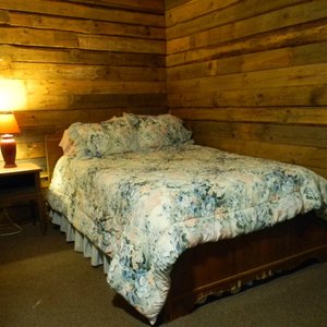 Log Cabin - Queen size bed